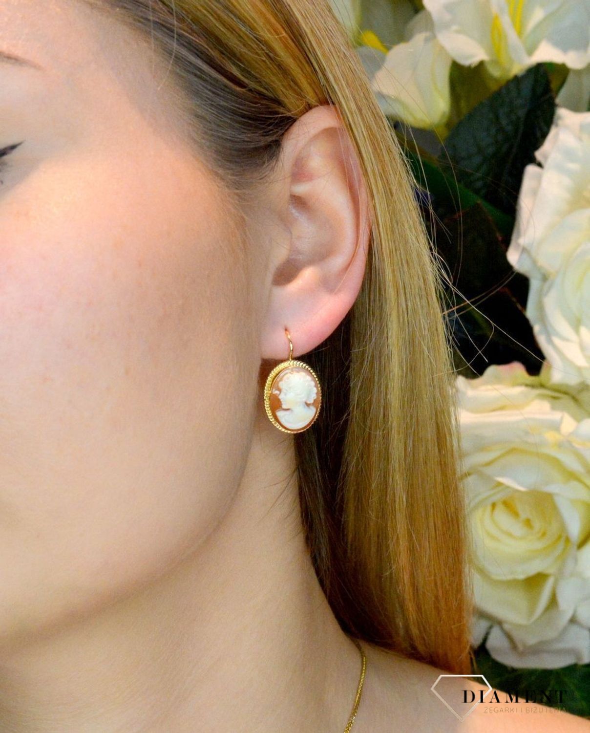 Złote kolczyki 585 Pani Walewska wiszące z koralem KL 7983.jpg